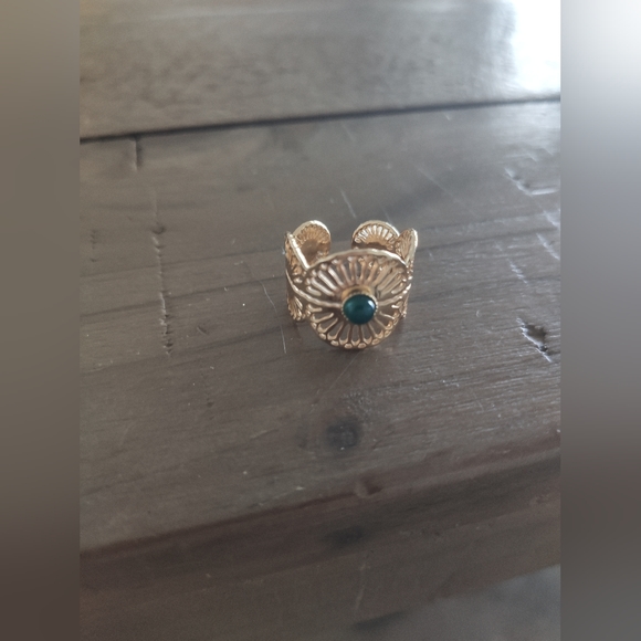 Emma & Chloe Mahé Ring in Gold & Green - Picture 2 of 4